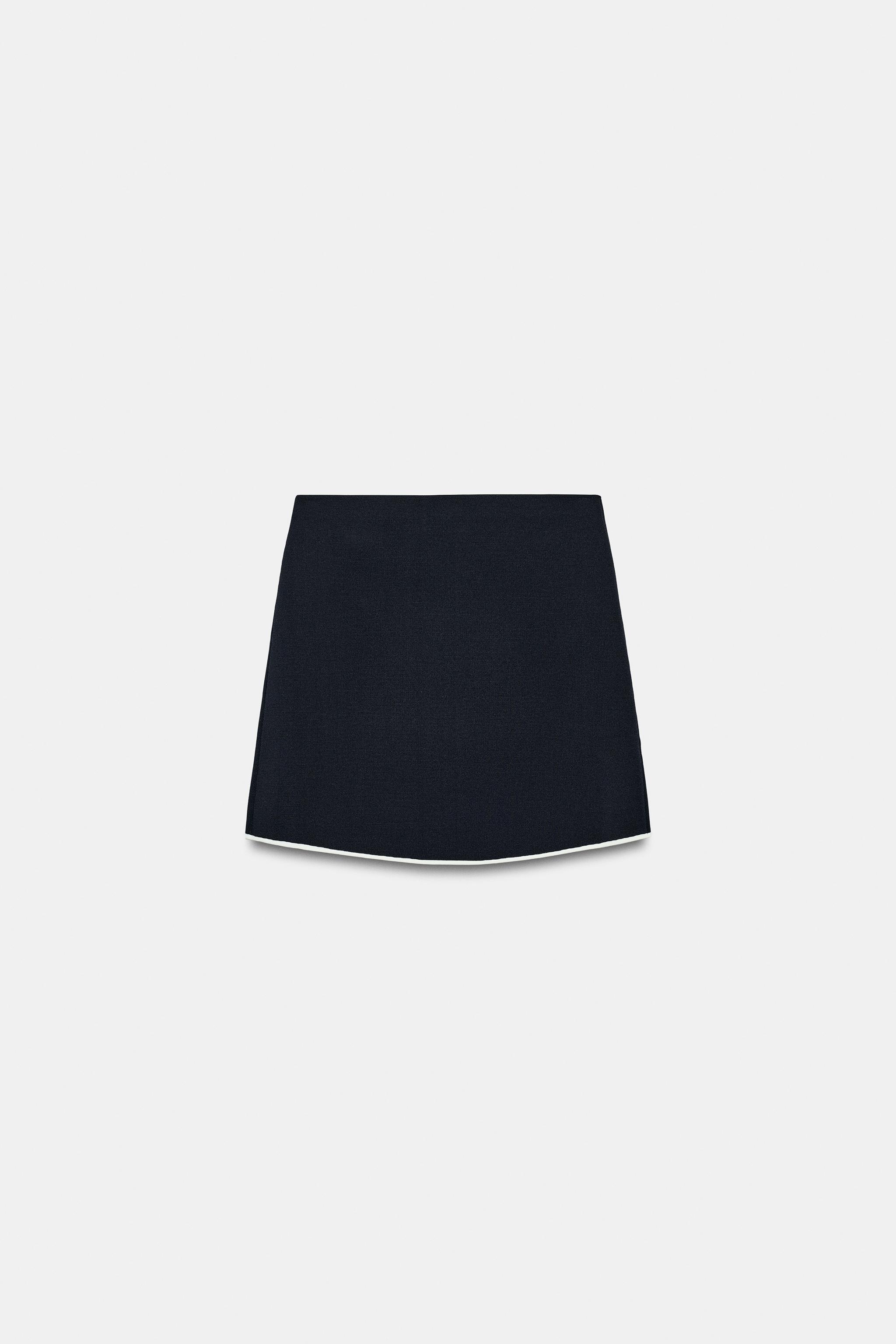 CONTRAST BUTTON KNIT MINI SKIRT